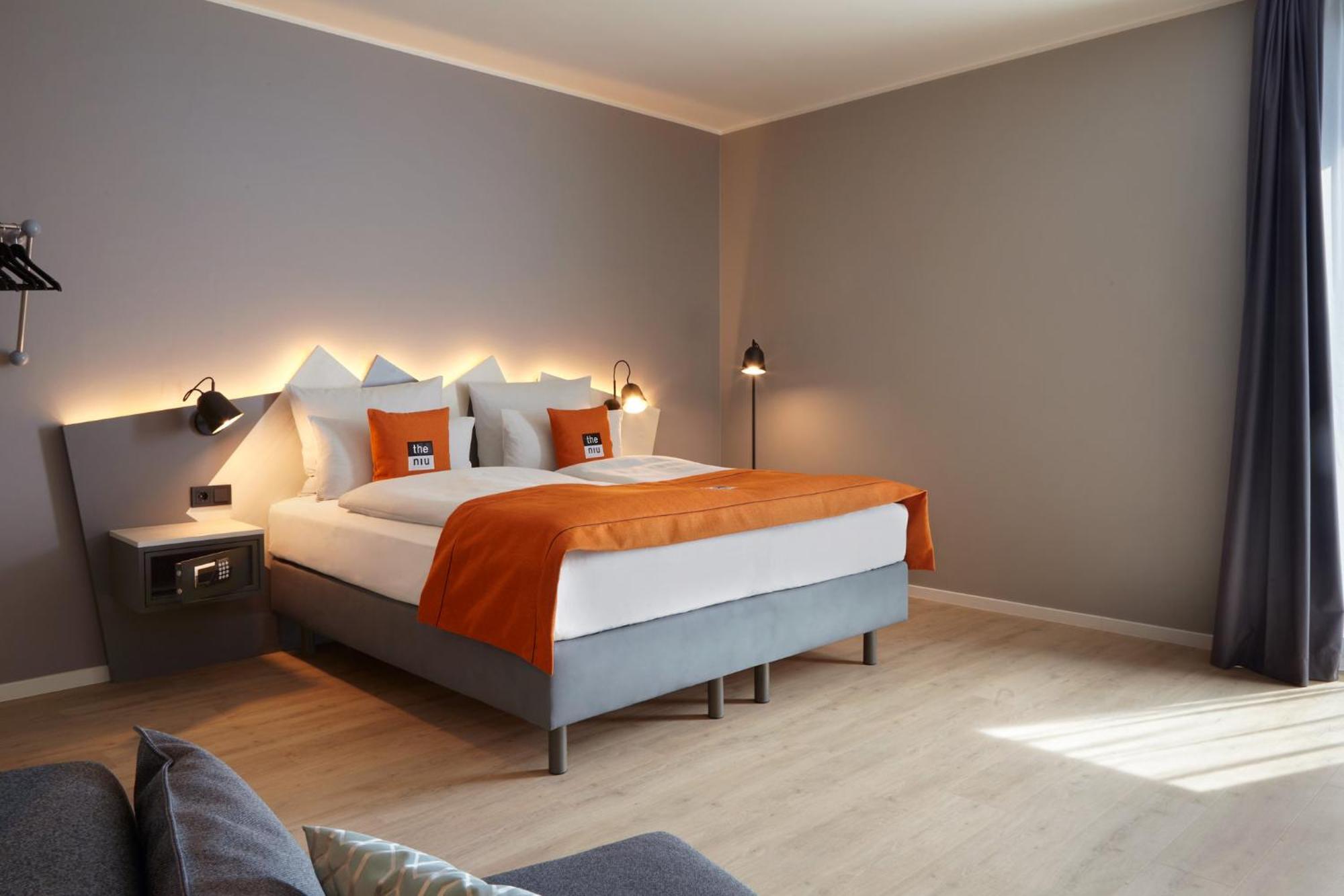 Holiday Inn - The Niu, Hub Dusseldorf Messe By Ihg Bagian luar foto