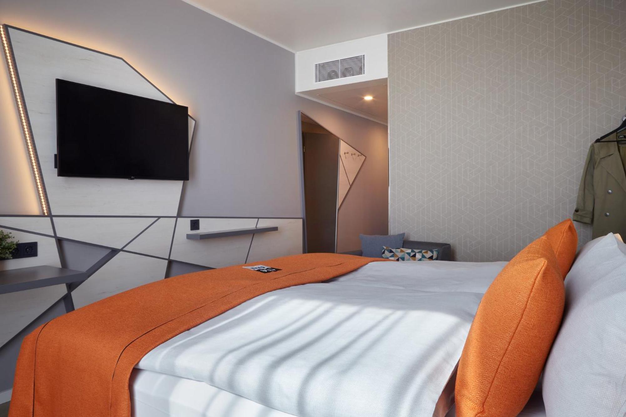 Holiday Inn - The Niu, Hub Dusseldorf Messe By Ihg Bagian luar foto