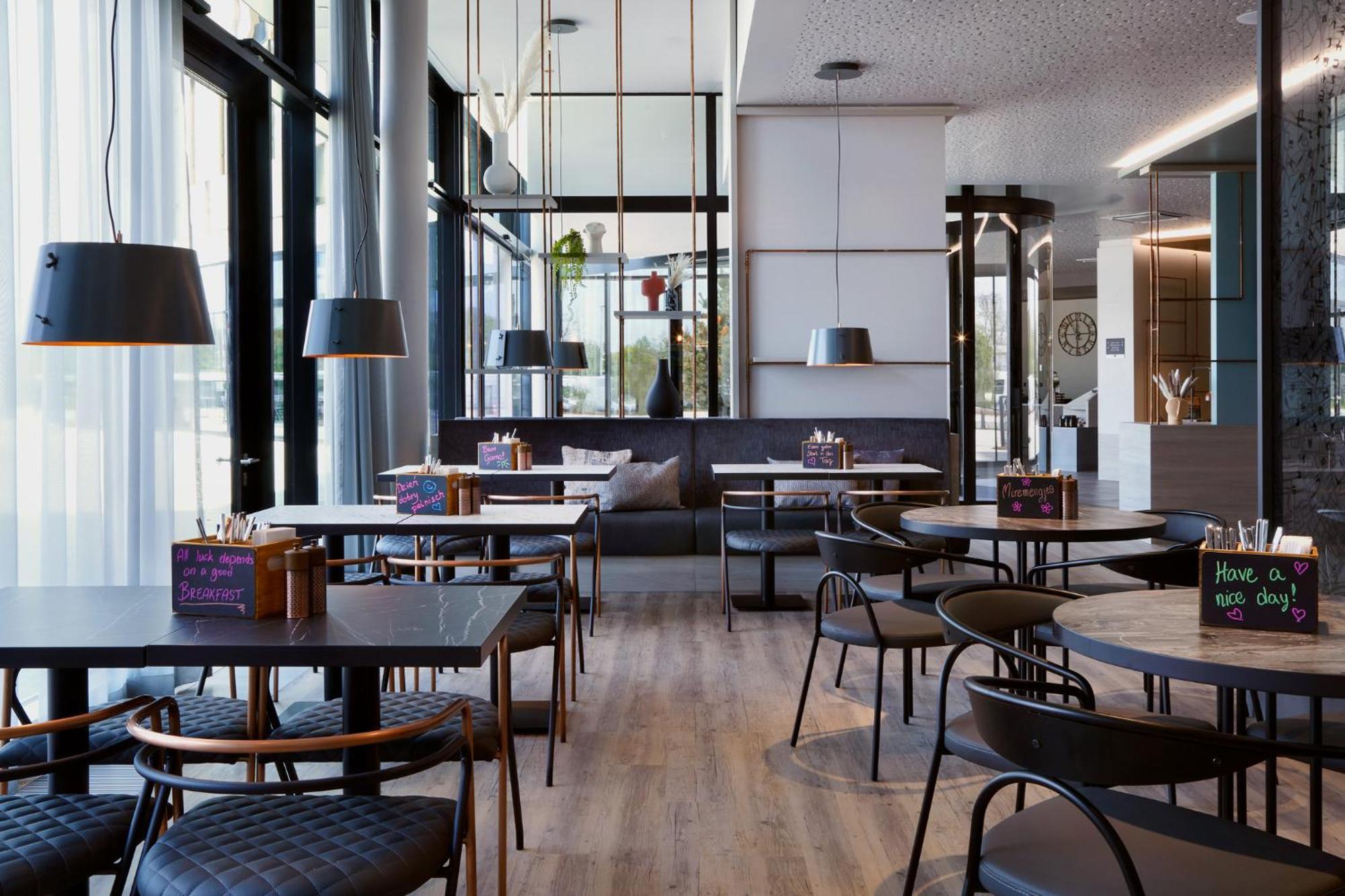 Holiday Inn - The Niu, Hub Dusseldorf Messe By Ihg Bagian luar foto