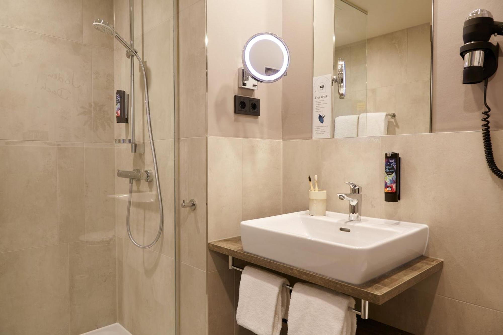 Holiday Inn - The Niu, Hub Dusseldorf Messe By Ihg Bagian luar foto